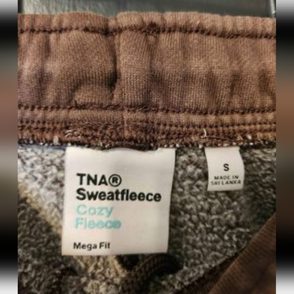 Aritzia sweat set - Picture 3 of 8